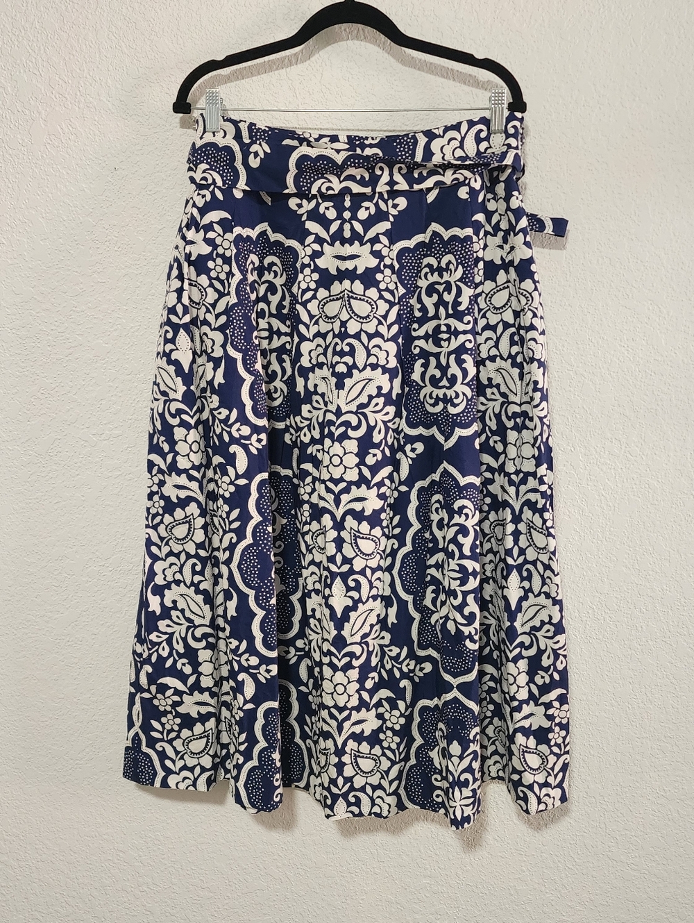 Talbots Petite A Line Midi Skirt 14 Large Navy White Floral Print Boho Coastal - Picture 2 of 10